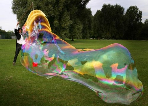 “Bubbleologist” Samsam Bubbleman attempts to set the record for the world’s largest free-floating soap bubble. 